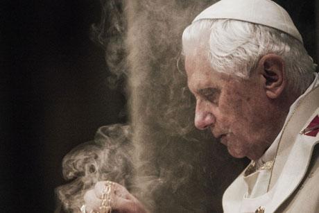 pope-incense1_1716032c